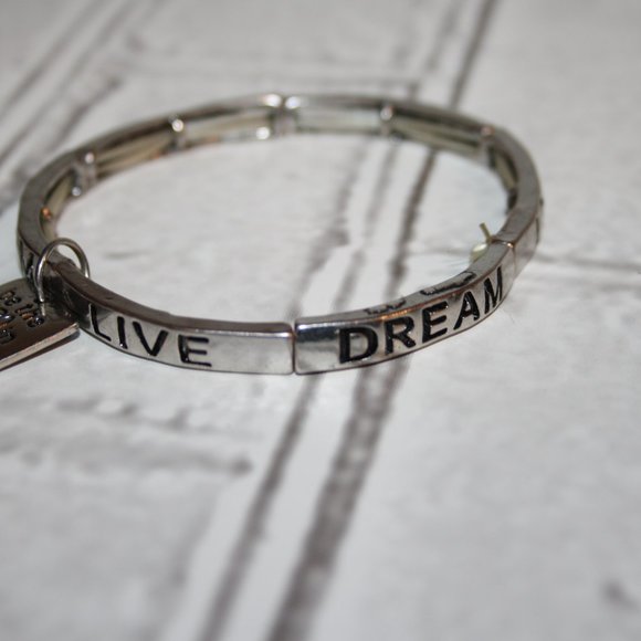 Beautiful silver Live Love Dream charm bracelet 8" - Picture 2 of 5